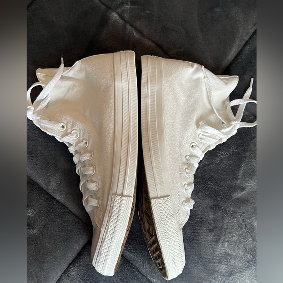 Converse Classic White High-Tops - Picture 4 of 9